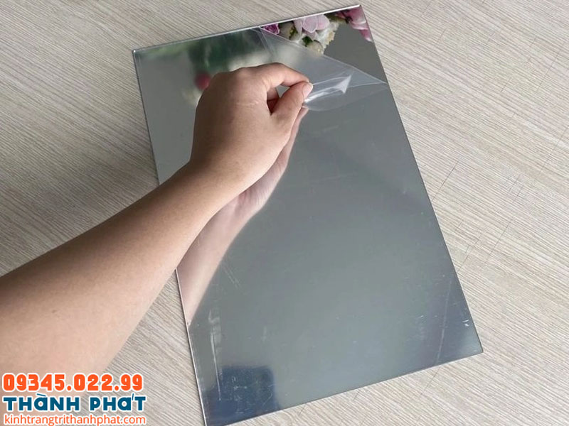 Ưu điểm của gương dán tường acrylic