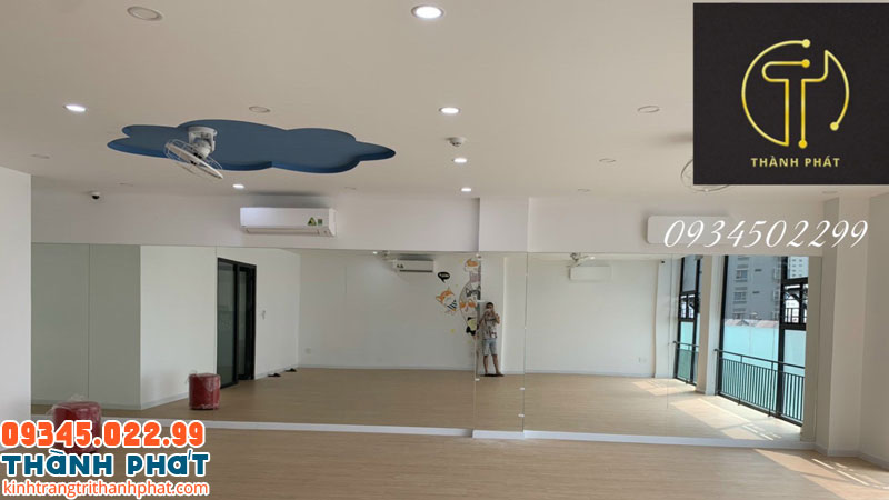Gương dán tường khổ lớn