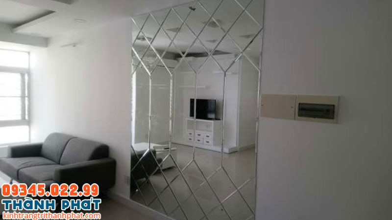 Gương dán tường.