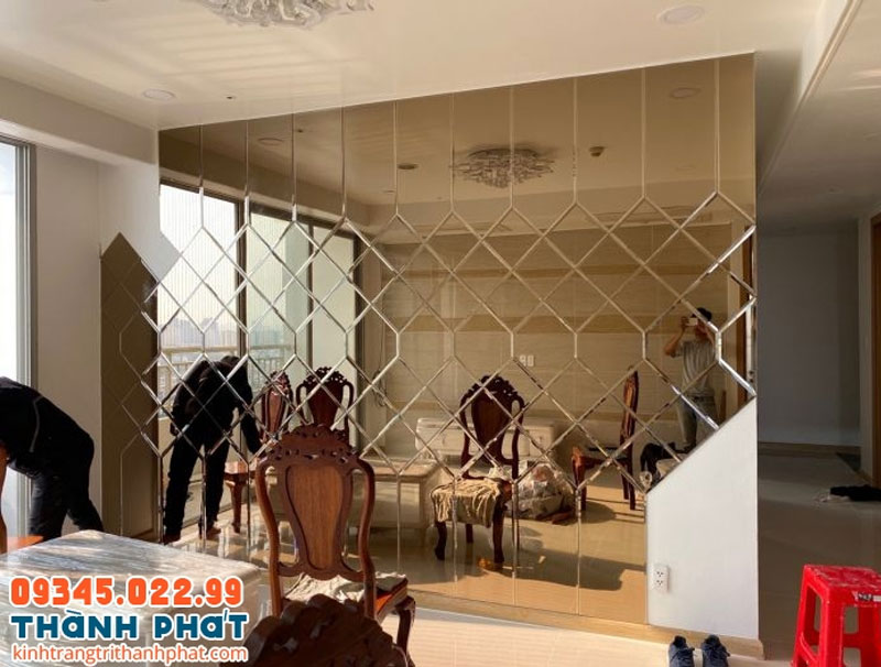 Mẫu gương ghép kết hợp nhiều hình dạng.