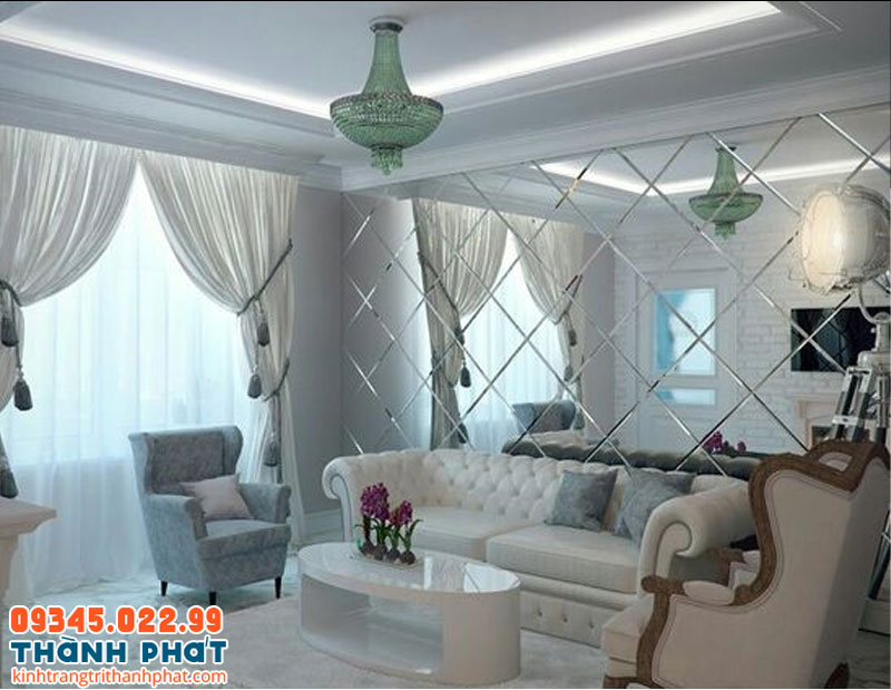 Gương dán tường phòng khách.