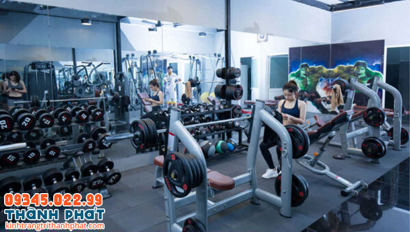 Mẫu gương dán tường phòng gym và yoga đẹp. 