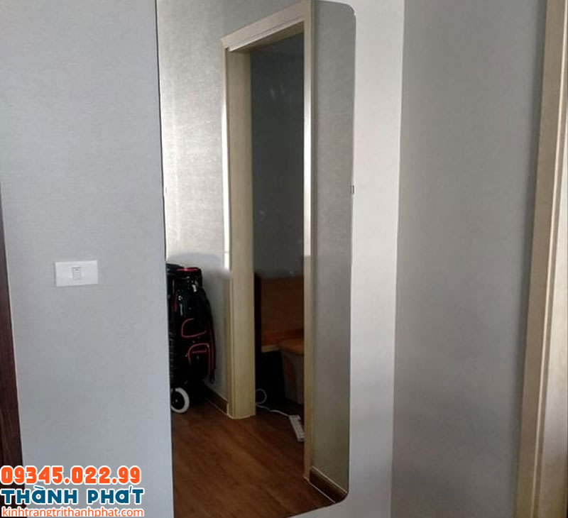 Gương dán tường toàn thân phòng thay đồ