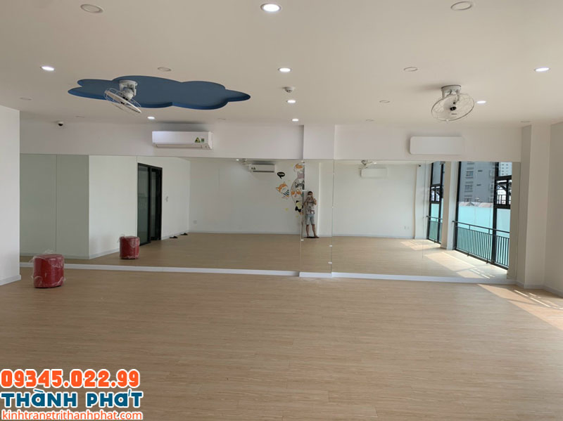 Gương dán tường toàn thân
