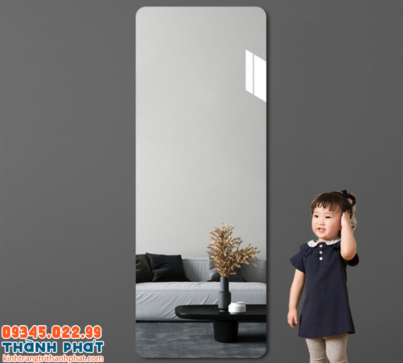 Gương dẻo dán tường trang trí phòng khách.