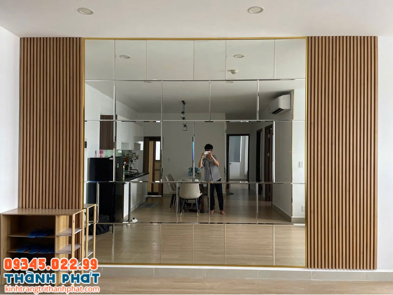 Gương ghép ô dán tường