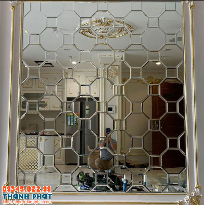 Gương dán tường lục giác