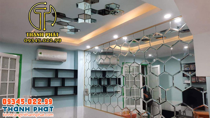 Gương dán tường hình lục giác