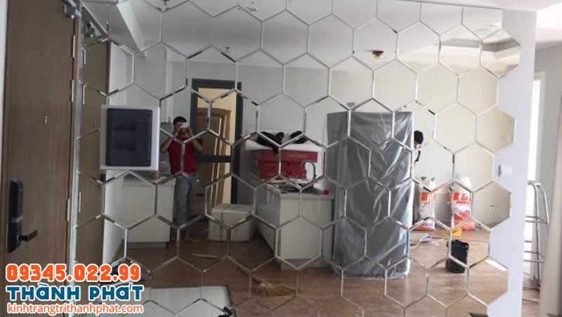 Gương lục giác dán tường