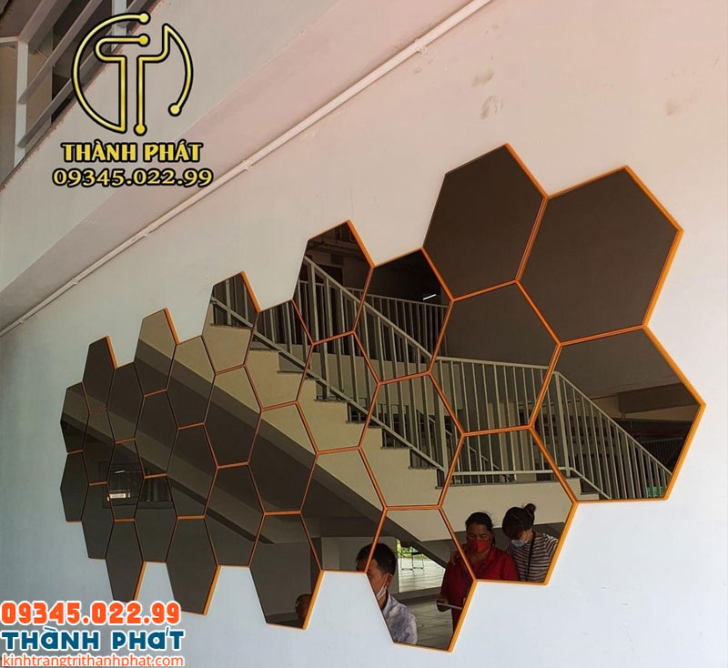 Gương ghép nhiều hình tạo họa tiết