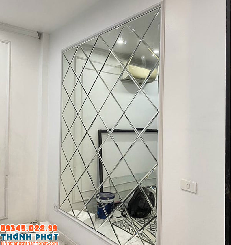 Gương dán tường hình quả trám