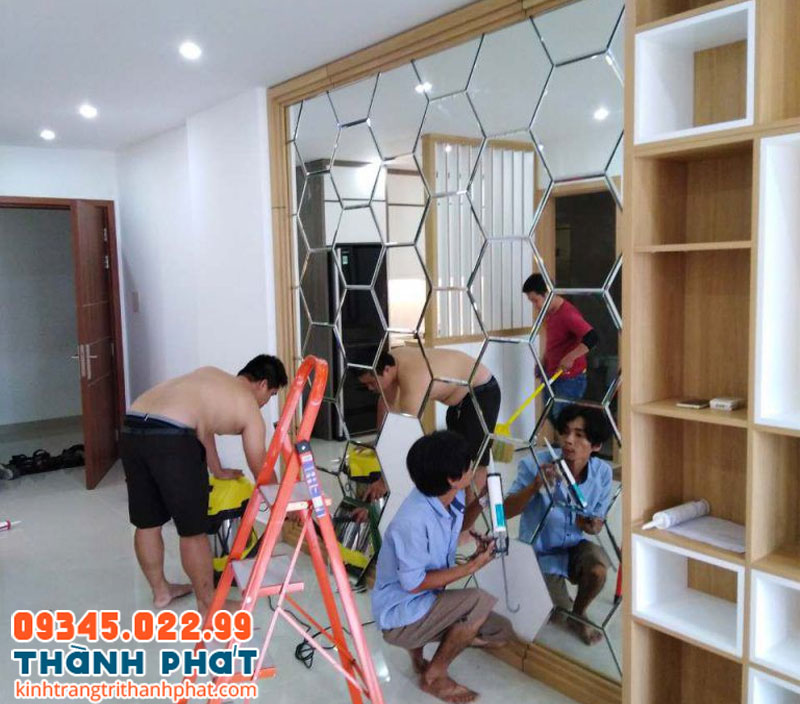 Gương ghép lục giác phòng khách