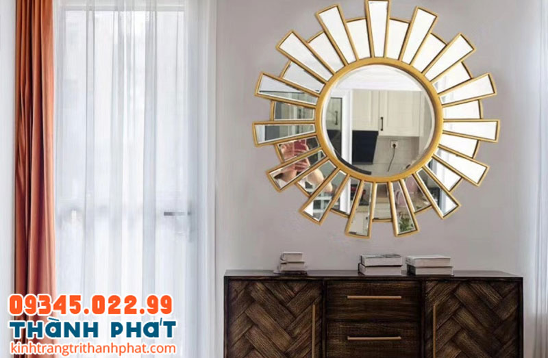 Đặt gương gần hoặc đối diện cửa sổ