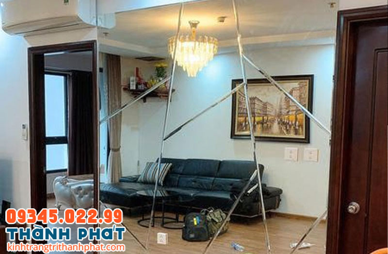 Đặt gương tại vị trí phản chiếu cảnh quan đẹp
