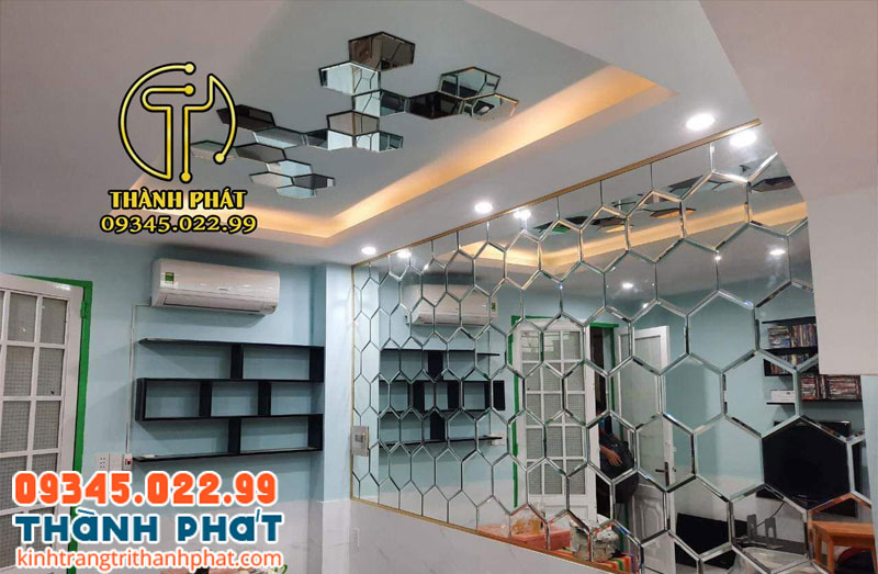 Gương ghép trang trí phòng khách