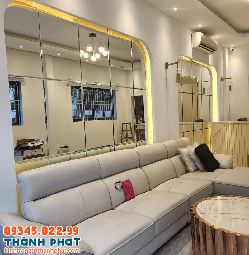 Gương khu vực lễ tân và sảnh chờ
