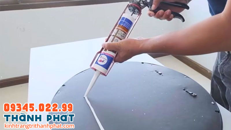 Keo đa năng gốc cao su hoặc tổng hợp