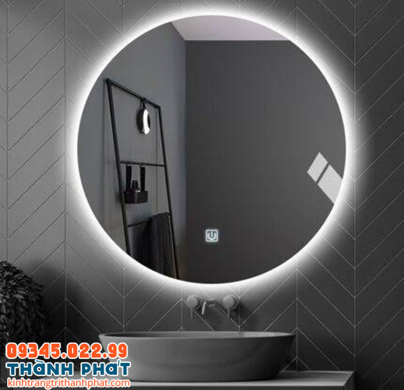 Gương phòng tắm thường được lắp phía trên lavabo
